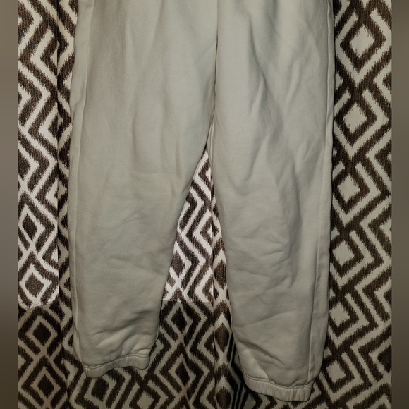 Aritzia TNA Boyfriend Sweatpant - Picture 5 of 10